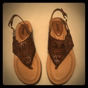 Earth dress sandals